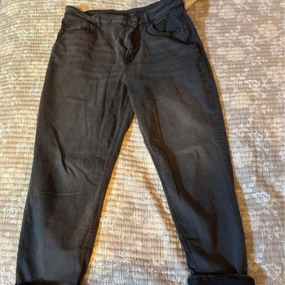 American Eagle Woman’s Black Mom Jeans